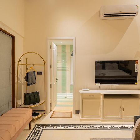 Elivaas 4 Bhk Villa With Pvt Pool & Jacuzzi-Yashgeet Siolim Buitenkant foto