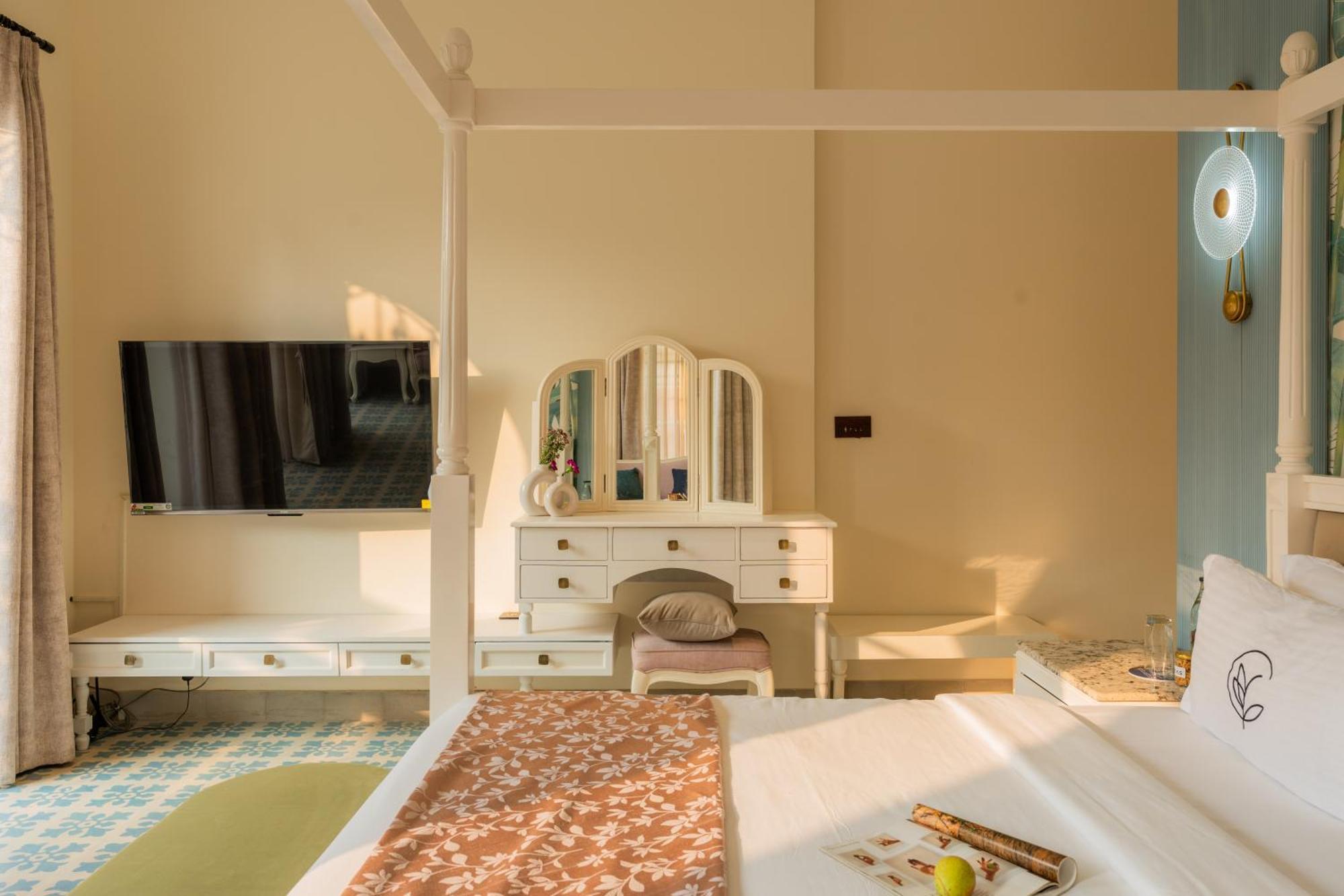 Elivaas 4 Bhk Villa With Pvt Pool & Jacuzzi-Yashgeet Siolim Buitenkant foto