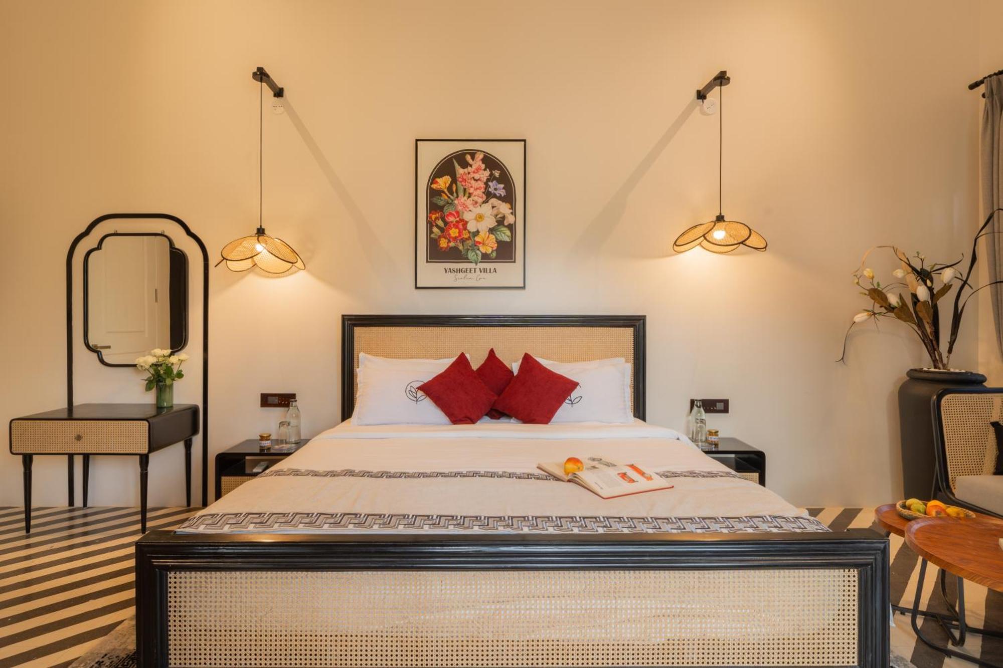 Elivaas 4 Bhk Villa With Pvt Pool & Jacuzzi-Yashgeet Siolim Buitenkant foto