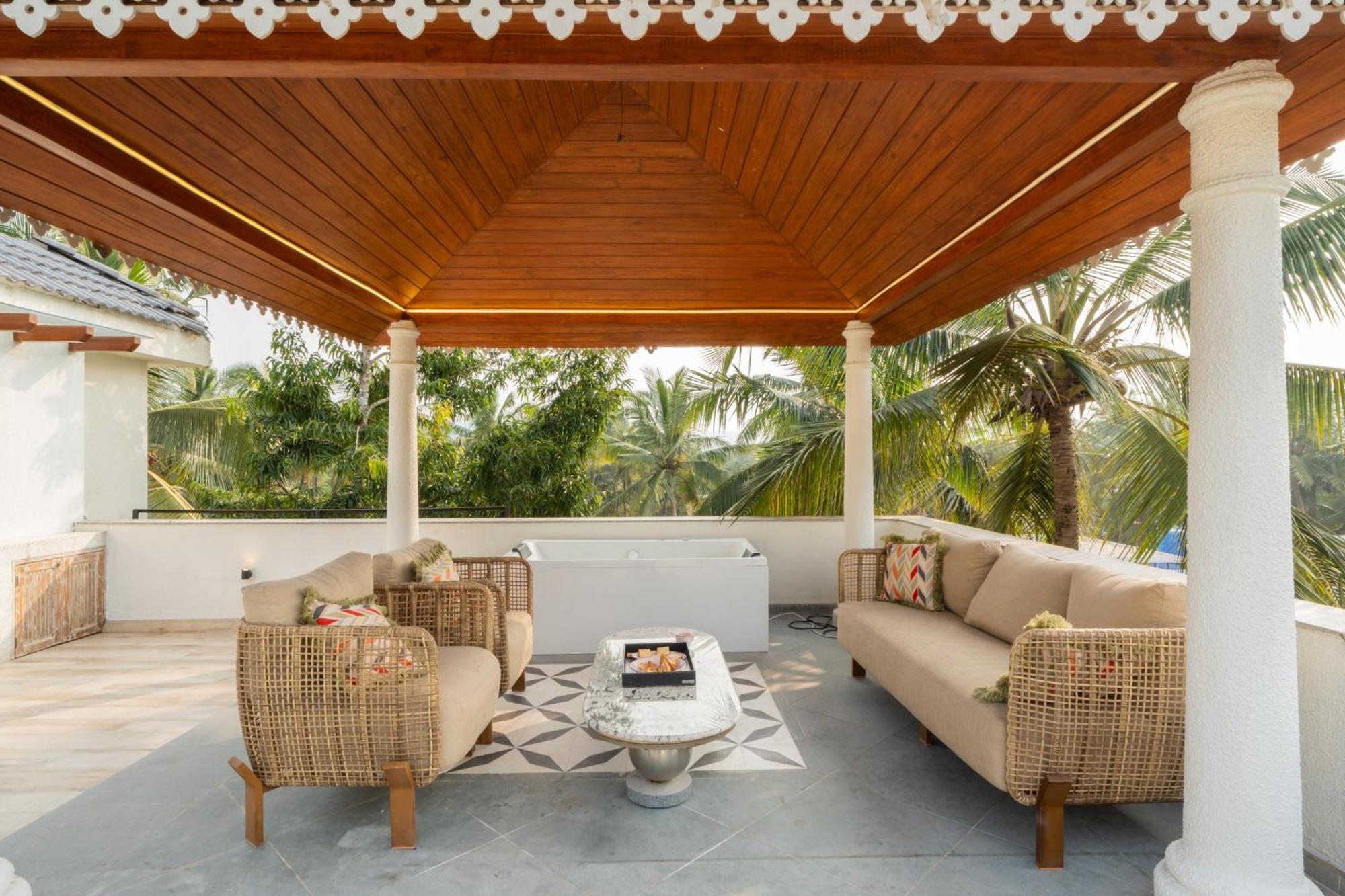 Elivaas 4 Bhk Villa With Pvt Pool & Jacuzzi-Yashgeet Siolim Buitenkant foto
