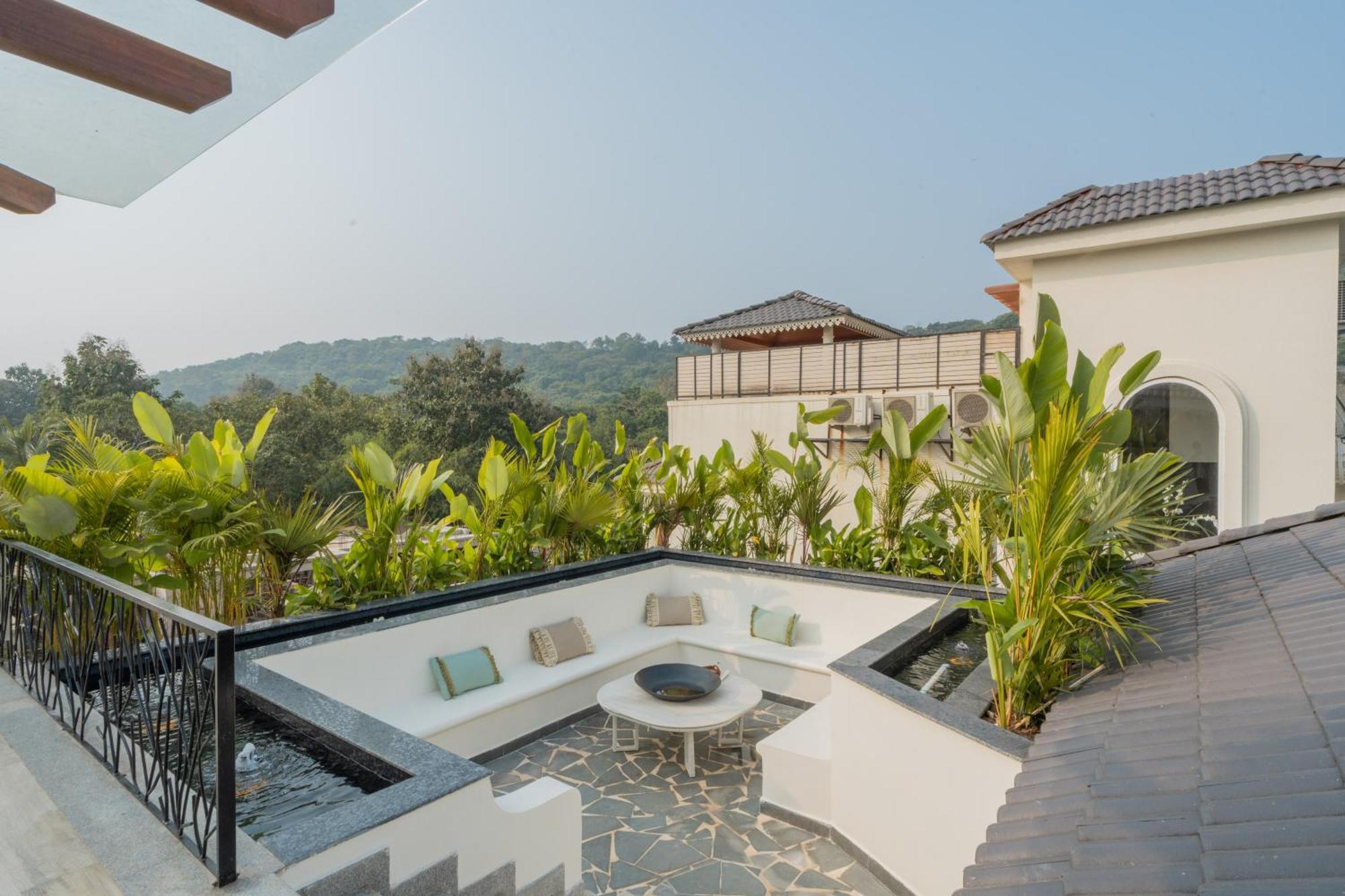 Elivaas 4 Bhk Villa With Pvt Pool & Jacuzzi-Yashgeet Siolim Buitenkant foto